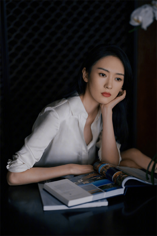 童瑶个人资料简介及家世(用18年撕丑闻标签,被大17岁老公苦追,童瑶的人生远比电视剧精彩)