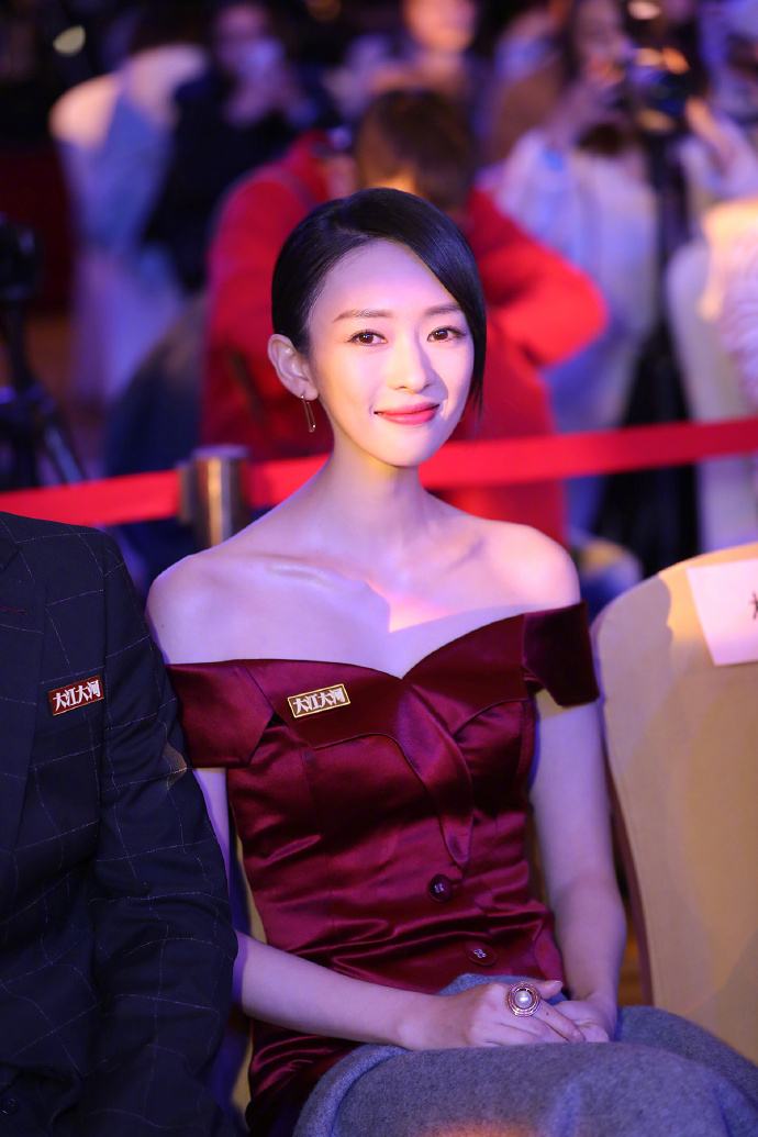 童瑶个人资料简介及家世(用18年撕丑闻标签,被大17岁老公苦追,童瑶的人生远比电视剧精彩)