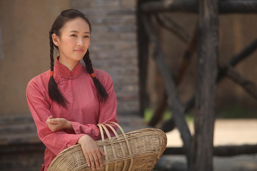 童瑶个人资料简介及家世(用18年撕丑闻标签,被大17岁老公苦追,童瑶的人生远比电视剧精彩)