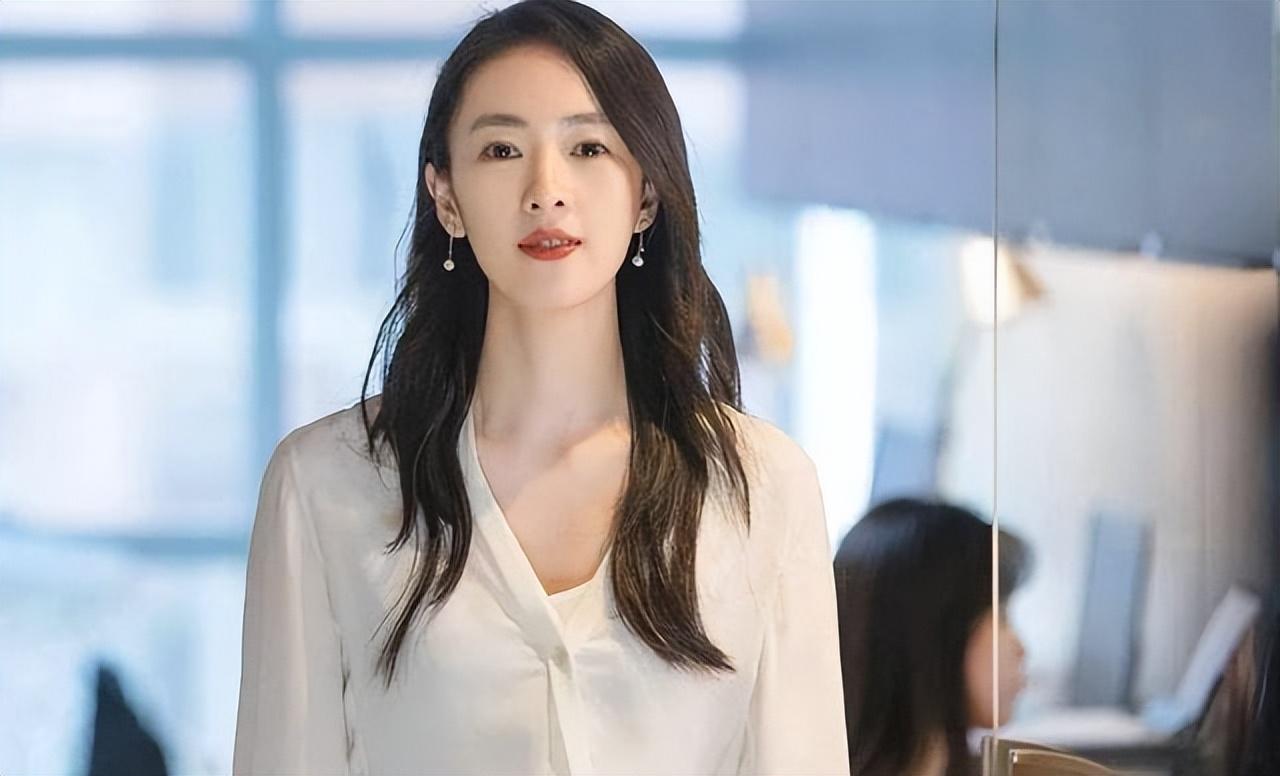 童瑶个人资料简介及家世(用18年撕丑闻标签,被大17岁老公苦追,童瑶的人生远比电视剧精彩)