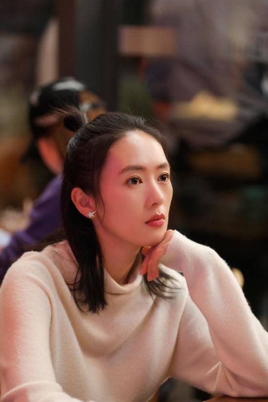 童瑶个人资料简介及家世(用18年撕丑闻标签,被大17岁老公苦追,童瑶的人生远比电视剧精彩)