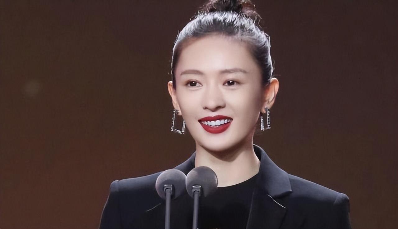 童瑶个人资料简介及家世(用18年撕丑闻标签,被大17岁老公苦追,童瑶的人生远比电视剧精彩)