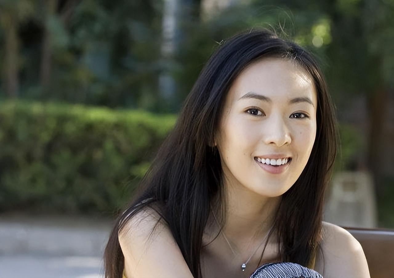 童瑶个人资料简介及家世(用18年撕丑闻标签,被大17岁老公苦追,童瑶的人生远比电视剧精彩)