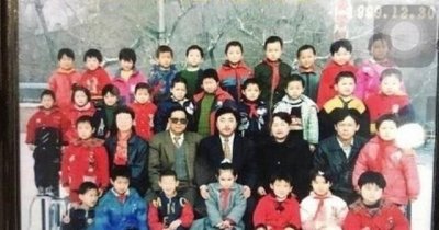 ​古力娜扎发小时候照片纪念，随后秒删，网友：一看就是整容脸