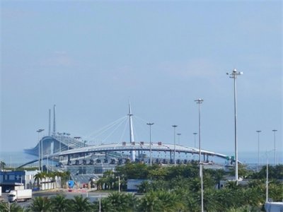 游珠港澳大桥景点——珠澳人工岛远眺珠港澳大桥