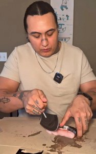 国人一辈子都未尝过的鲸鱼肉竟成了因纽特人小零食,鲸鱼皮似阿胶