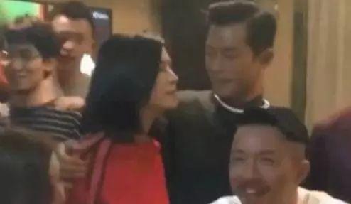 古天乐宣萱终在一起?亲密搂肩柔情相视!女方:想让古天乐当爸爸