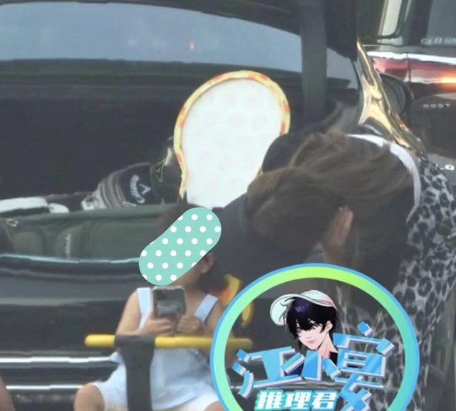 释小龙年轻美照（释小龙老婆带女儿出游被拍）(6)