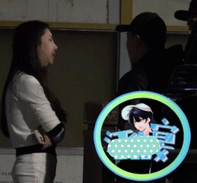 释小龙年轻美照（释小龙老婆带女儿出游被拍）(10)