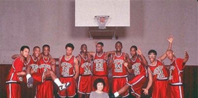 《篮板球》:篮球让小镇脱离困境,改变小镇的命运