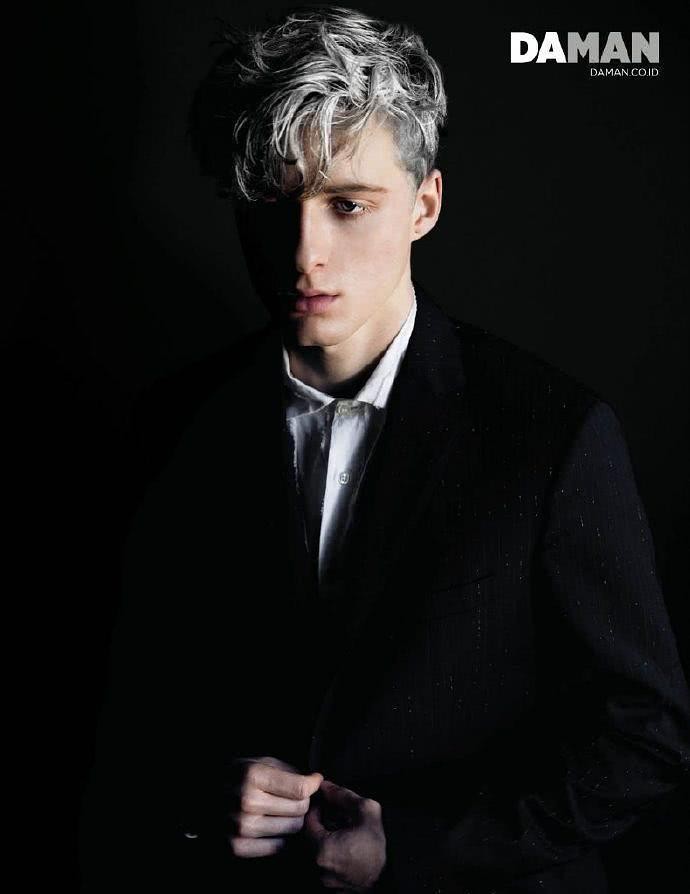 佩德罗·科利亚个人资料写真作品