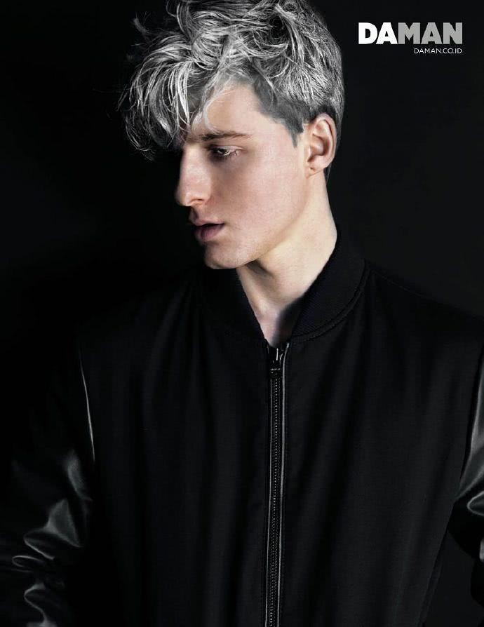 佩德罗·科利亚个人资料写真作品