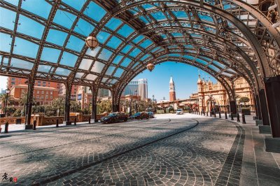 ​本是弹丸之地，却因填海新建成为澳门新贵，氹仔夜色让人一眼入迷