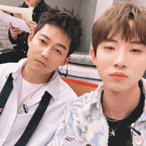 ​朝阳打歌中心定档 苏醒黄新淳晒合照显露节目气质