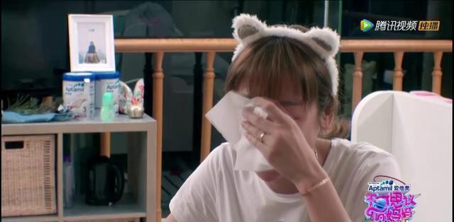 陈浩民老婆五年剖腹生四胎,无奈崩溃到拿针扎大女儿,何洁都哭了