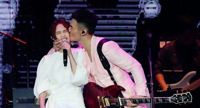 李荣浩庆34岁生日,成功求婚女友杨丞琳,女方初恋大方送祝福