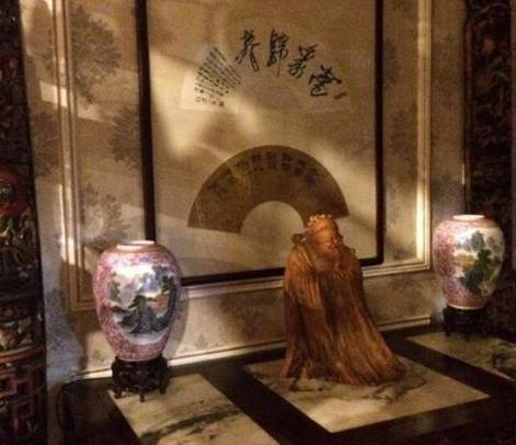 参观郭德纲的豪宅,家里有6米长的书柜,占据整面墙非常霸气