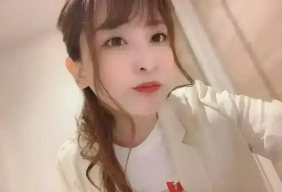 值得深交的秋山祥子美图鉴赏,业界的台柱子!