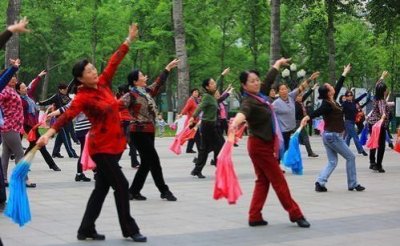 如今的中国老太太和美国老太太