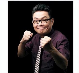 周星驰悼念石班瑜!他曾差点被星爷换掉,为新白娘子16个角色配音