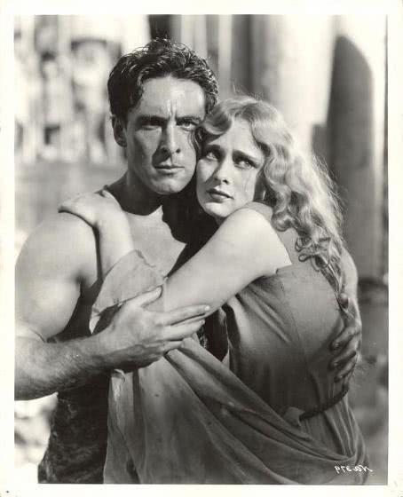 多洛雷斯·卡斯特洛个人资料写真作品