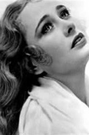 多洛雷斯·卡斯特洛个人资料写真作品