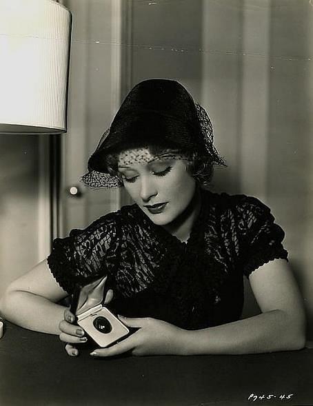 多洛雷斯·卡斯特洛个人资料写真作品