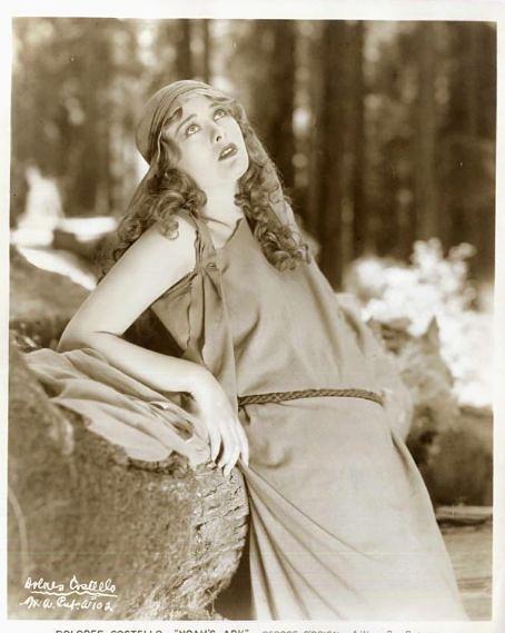 多洛雷斯·卡斯特洛个人资料写真作品