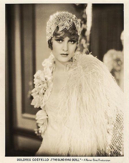 多洛雷斯·卡斯特洛个人资料写真作品