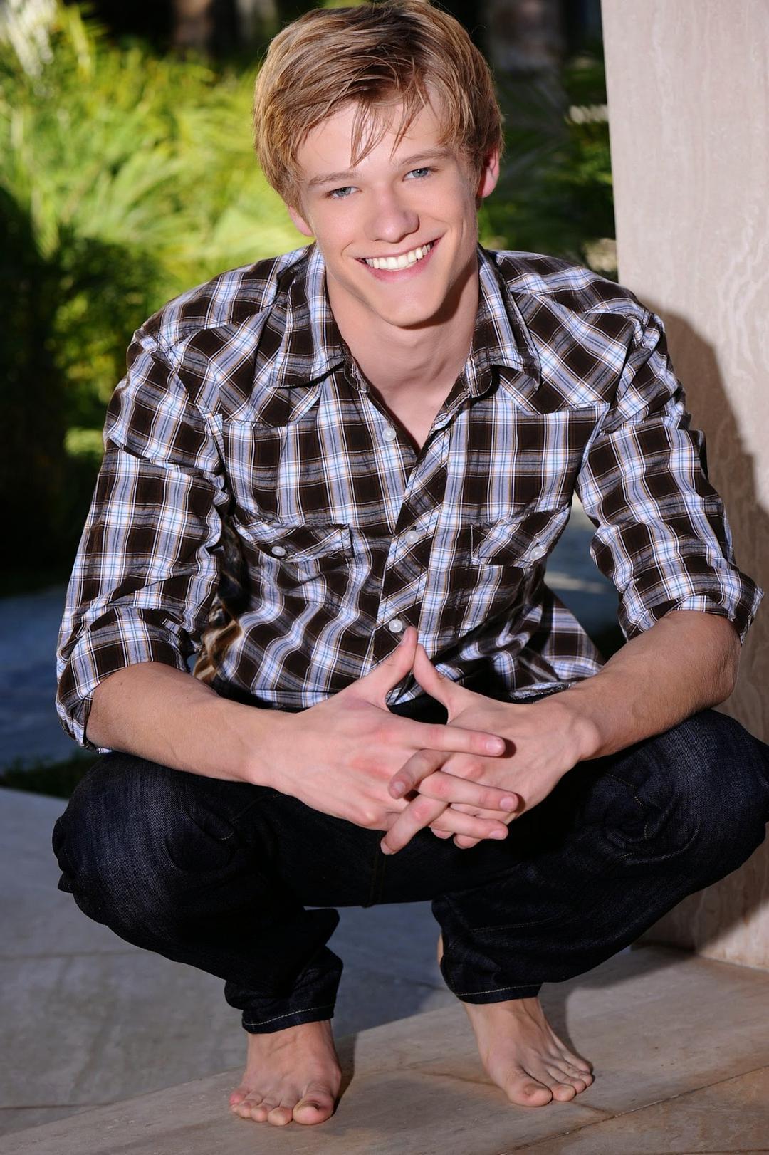 卢卡斯·提尔个人资料写真作品