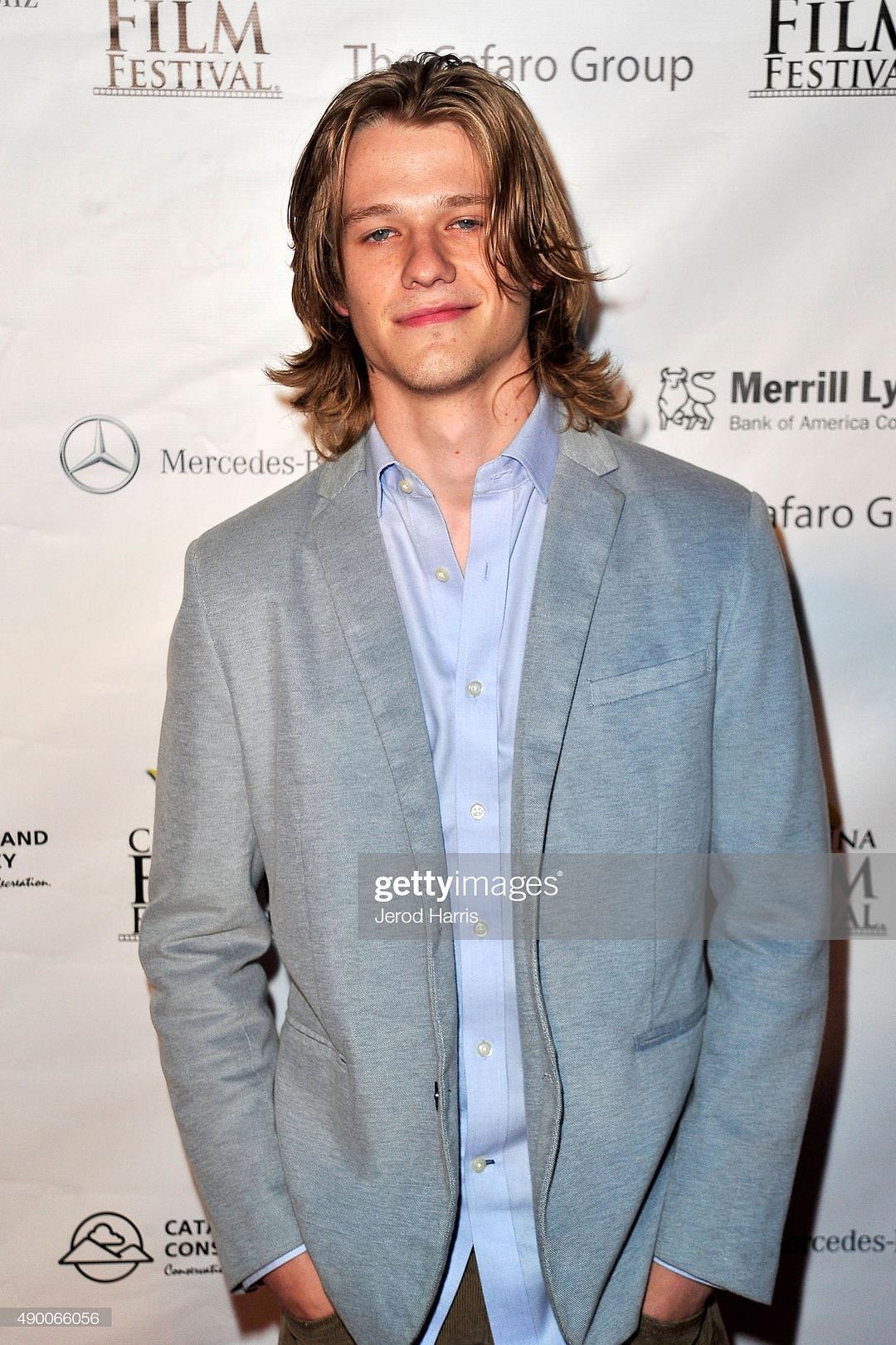 卢卡斯·提尔个人资料写真作品