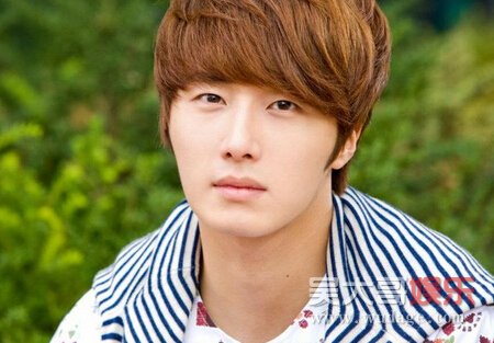 丁一宇自杀怎么回事幕后真相 丁一宇承认的女朋友是谁资料照片