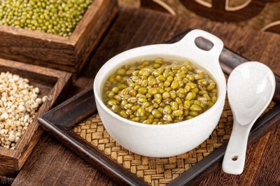 新加坡老太做尸水绿豆汤,700名住户均遭殃,凶手竟被无罪释放?