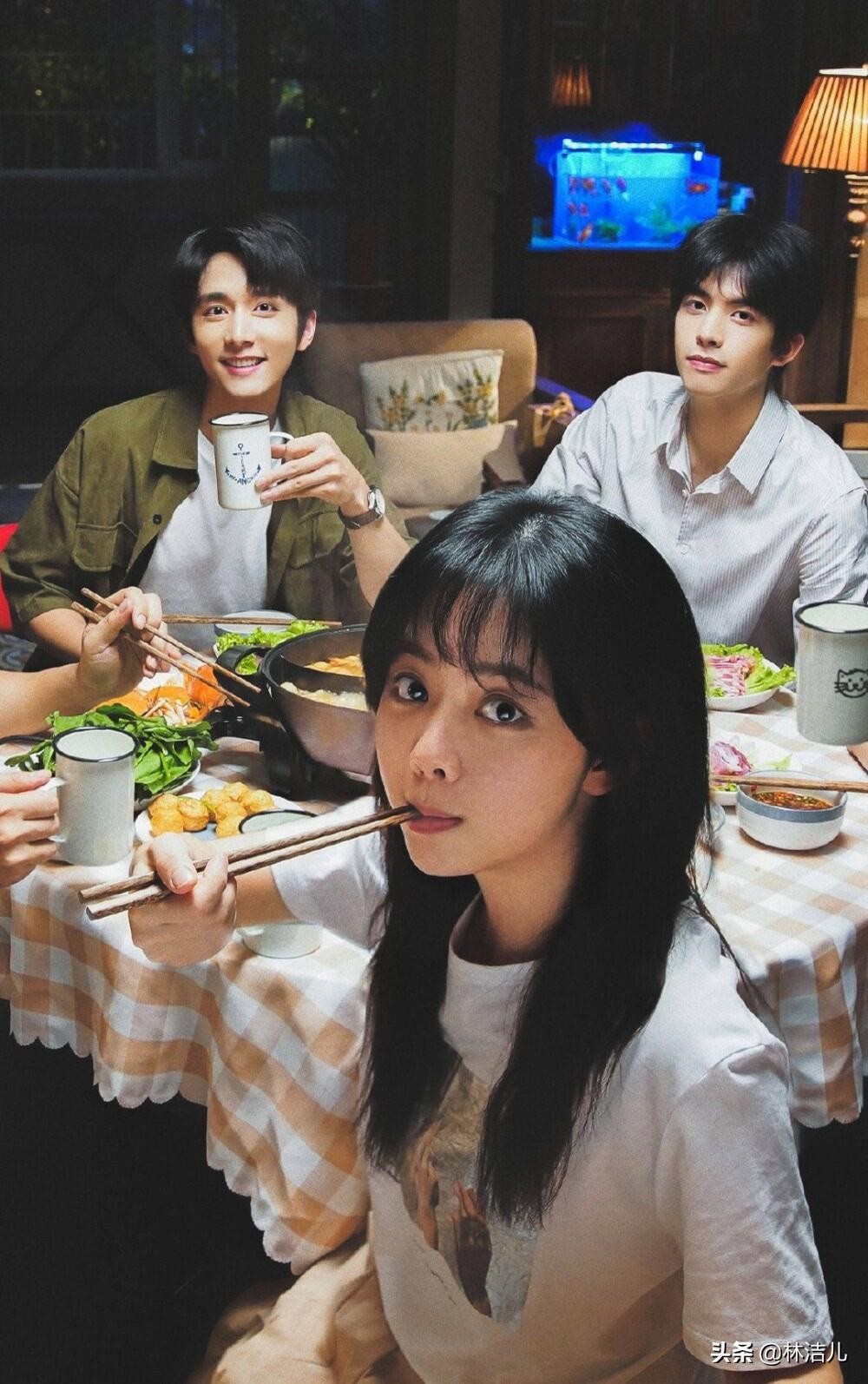 被谭松韵的“素颜杀”美到了，怼脸拍皮肤太好，她真不是大学生？