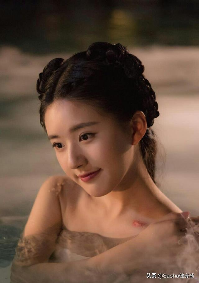 赵露思八字刘海发型（圆脸女神赵思露）(1)