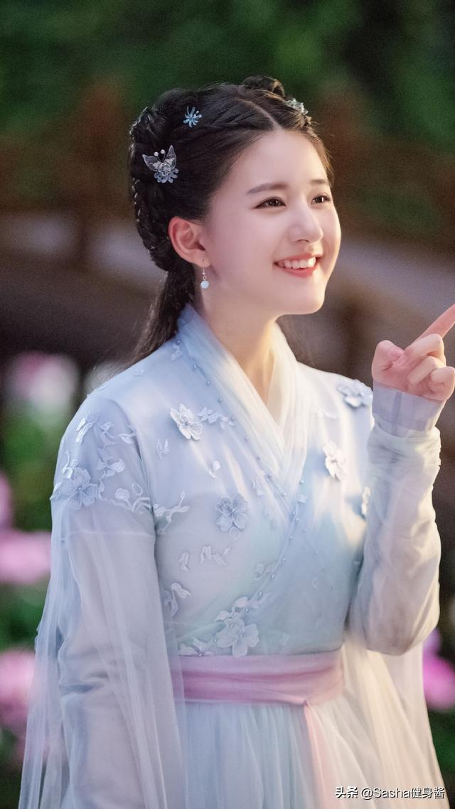 赵露思八字刘海发型（圆脸女神赵思露）(3)