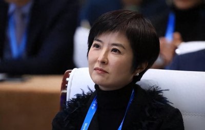 42岁的张泉灵疑似肺癌从央视辞职,60岁的老公李铁说:我养你!