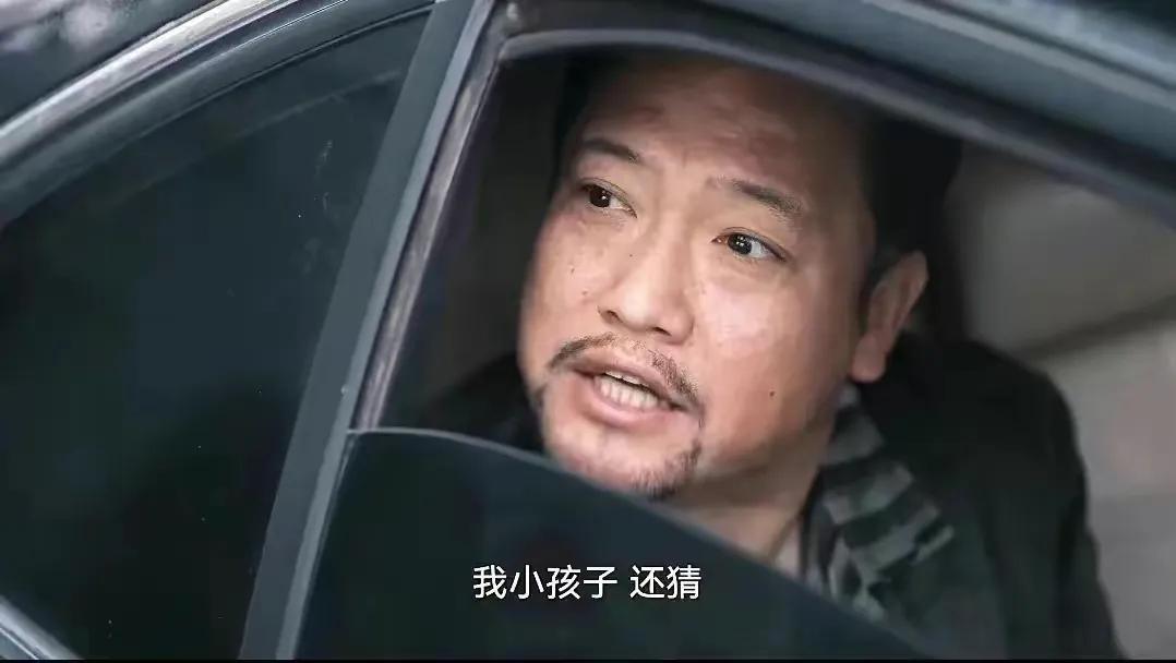 贾冰吃夜市被拍,跟网友聊天很亲民,因出演“徐江”大火