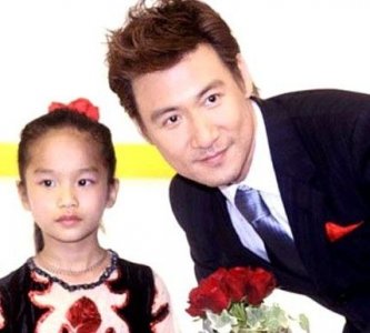 ​张学友女儿照片，张学友全家照片(张学友老婆和女儿)