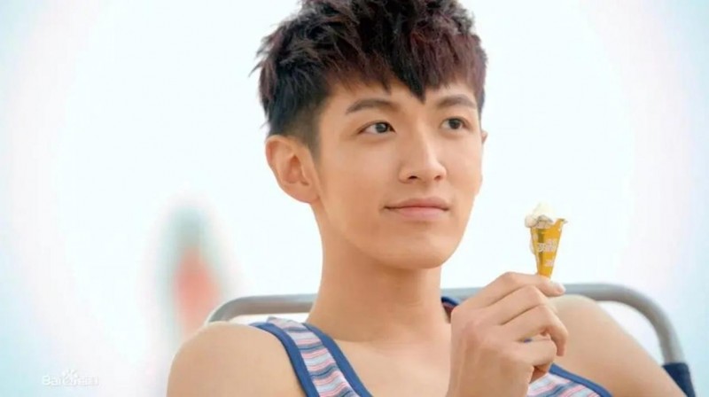 柯震东女友是谁(吸毒艺人拿影帝柯震东容光焕发)