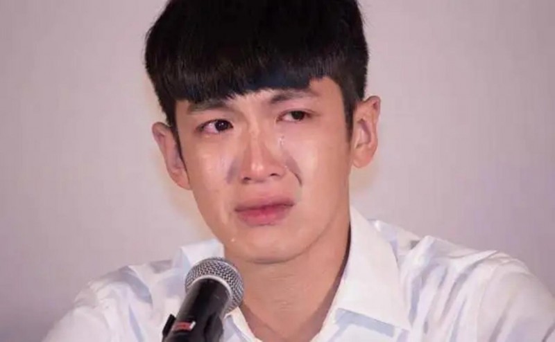 柯震东女友是谁(吸毒艺人拿影帝柯震东容光焕发)