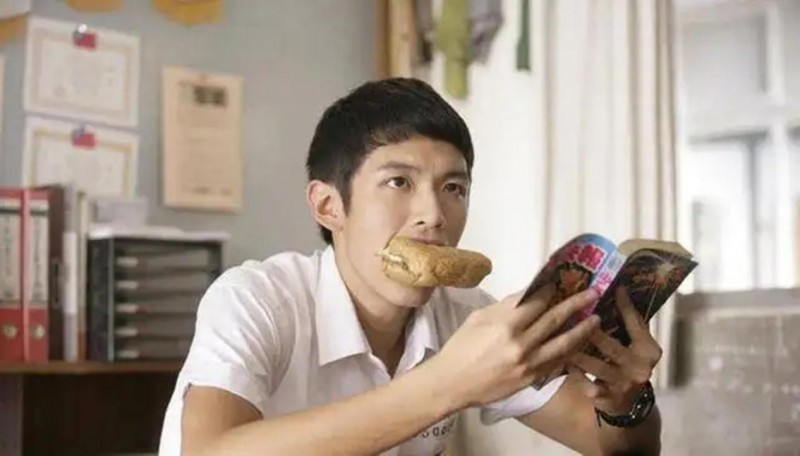 柯震东女友是谁(吸毒艺人拿影帝柯震东容光焕发)