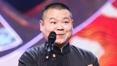 岳云鹏在国外被偶遇,低调出行,却意外地引发了网友的热议和质疑