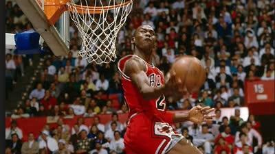 乔丹经典十大扣篮比赛(罚球线扣篮并非是乔丹飞得最远的距离)(3)