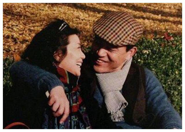 陈宝国从一而终的爱情:与赵奎娥相恋8年终修成正果