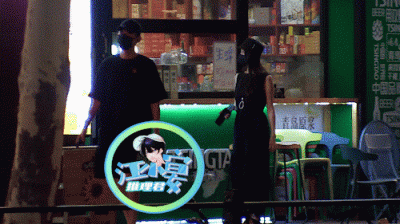 张翰疑与新女友深夜约会 两人戴口罩一同驾车回家