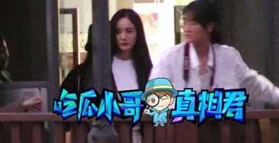 ​杨幂近乎素颜现身，驼背伸脖子气质差，一头黑发颜值不减