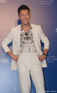 默默奋斗20年,涂松岩:舞台上的幕后英雄,生活中的温情好汉!