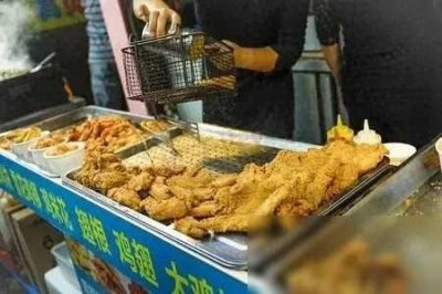 摆地摊应该卖点啥才能赚钱?看完这四条建议,包你财源滚滚来!