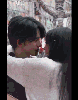 孙千粉色袜子(大长腿肉脸甜妹孙千被拍与男子紧抱)(68)